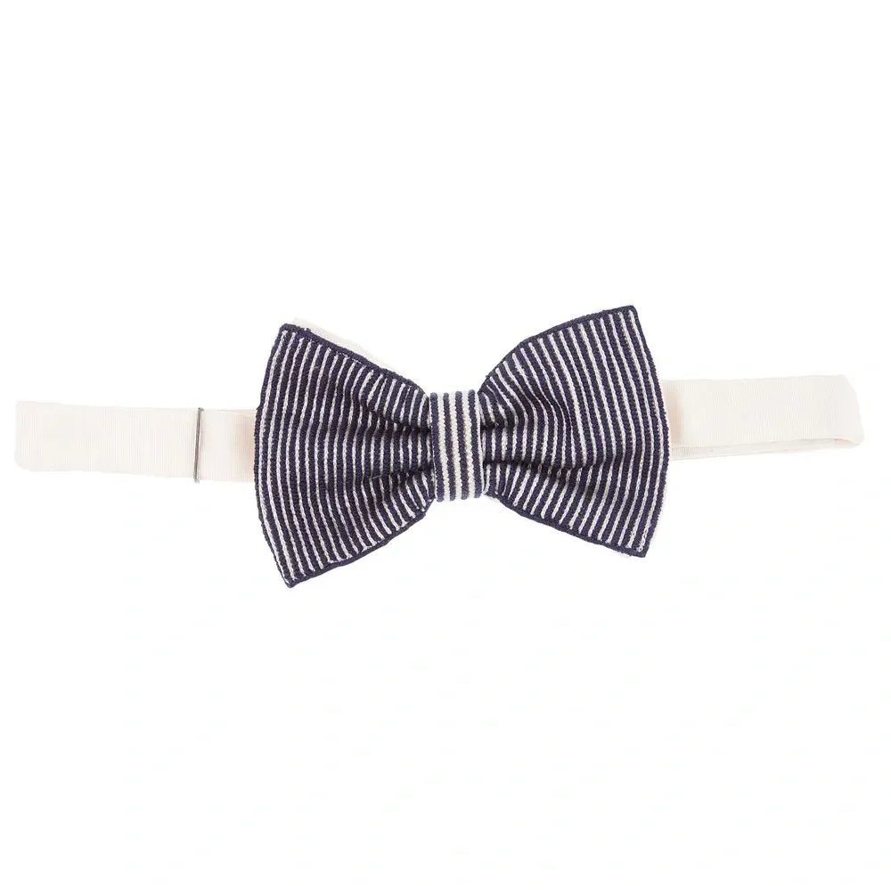 Галстук-бабочка в вертикальную полоску