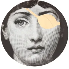 Тарелка с золотистой отделкой