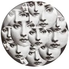 Тарелка с изображением женских лиц