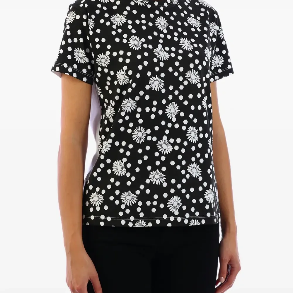 Футболка в цветочный принт