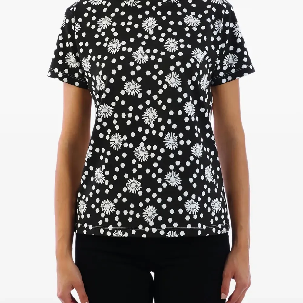 Футболка в цветочный принт