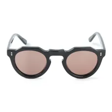 Солнцезащитные очки в круглой оправе