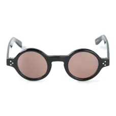 Солнцезащитные очки в круглой оправе