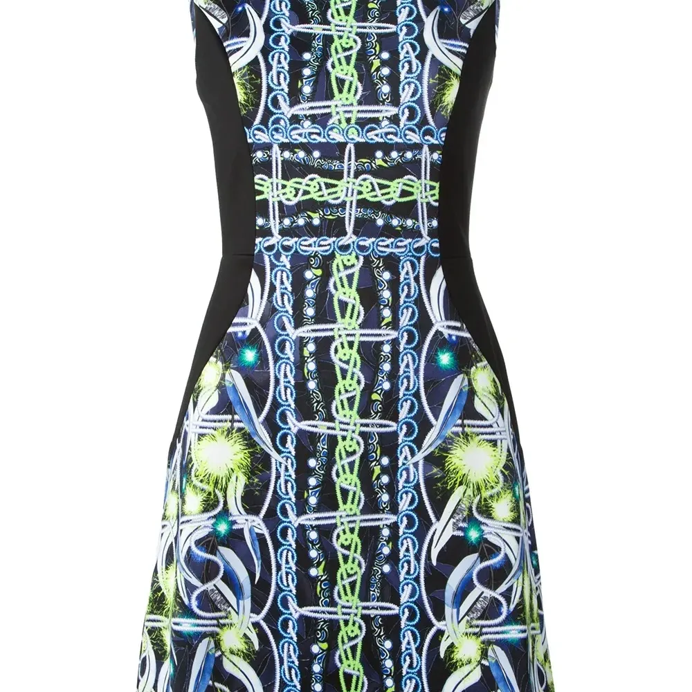 Платье в абстрактный принт