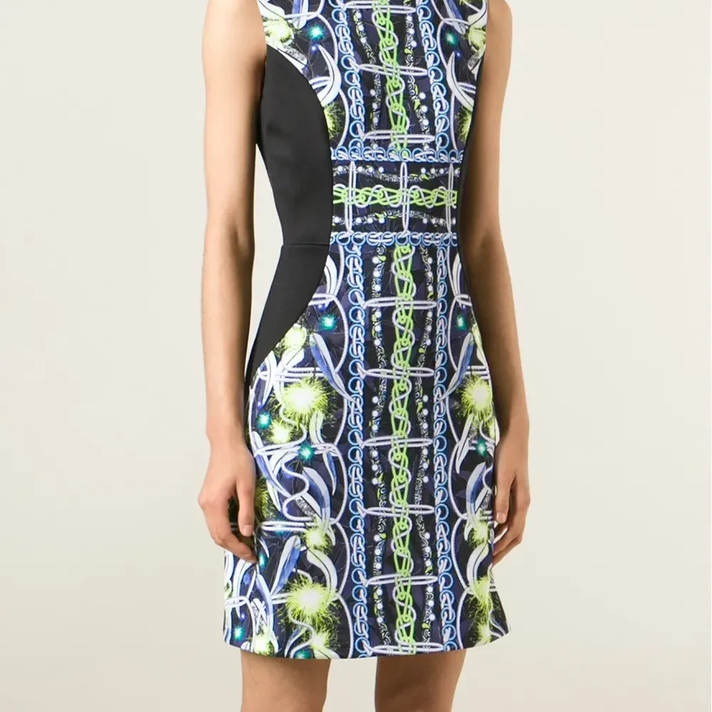 Платье в абстрактный принт