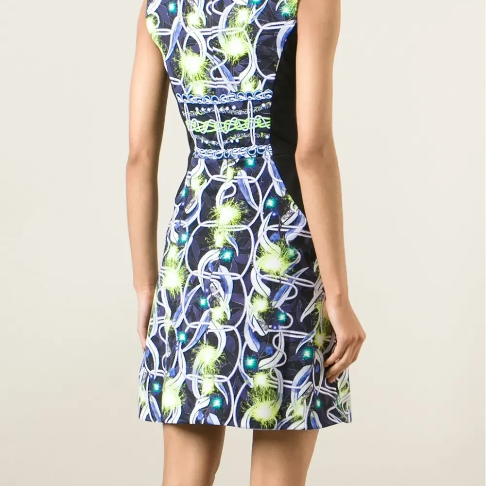 Платье в абстрактный принт