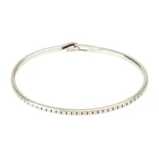 Браслет с узором и застёжкой-крючком Браслет с узором и застёжкой-крючком