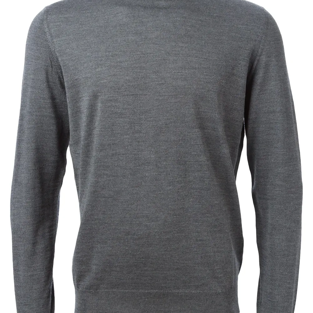 Трикотажный свитер с высоким воротником