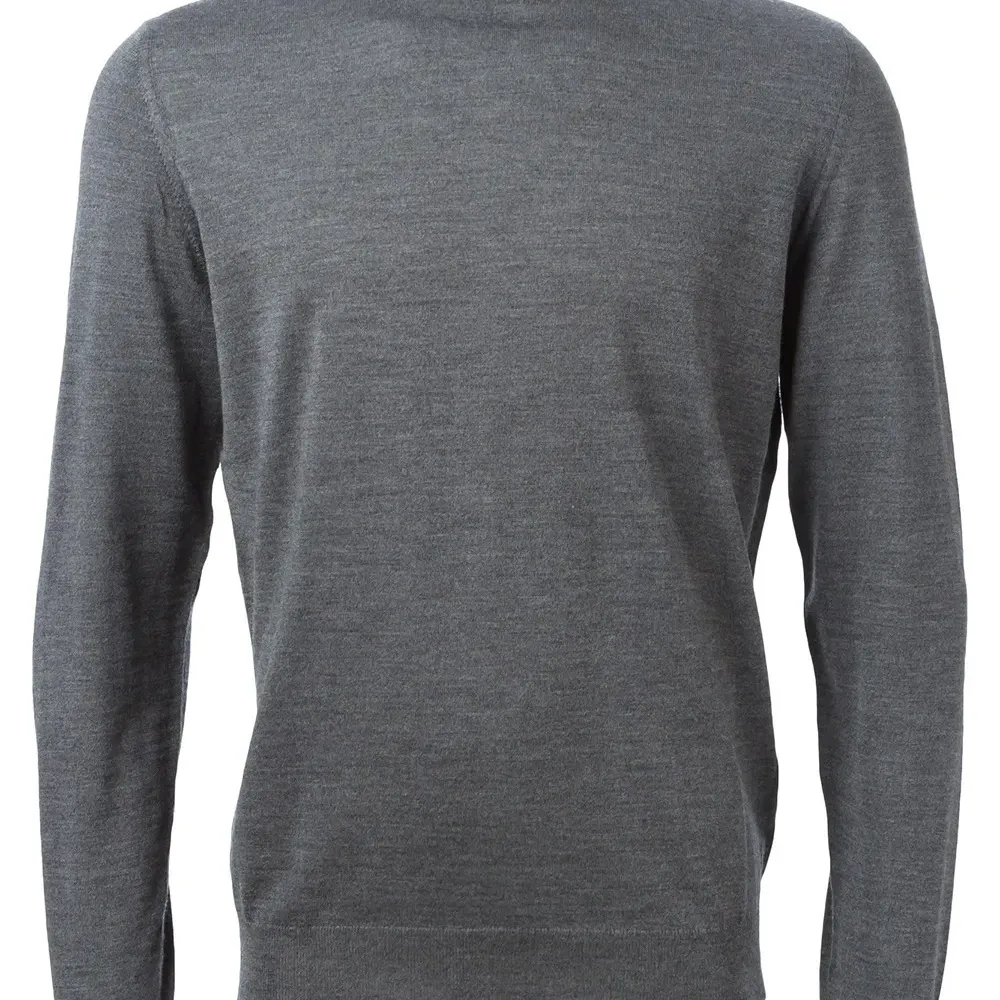 Трикотажный свитер с высоким воротником