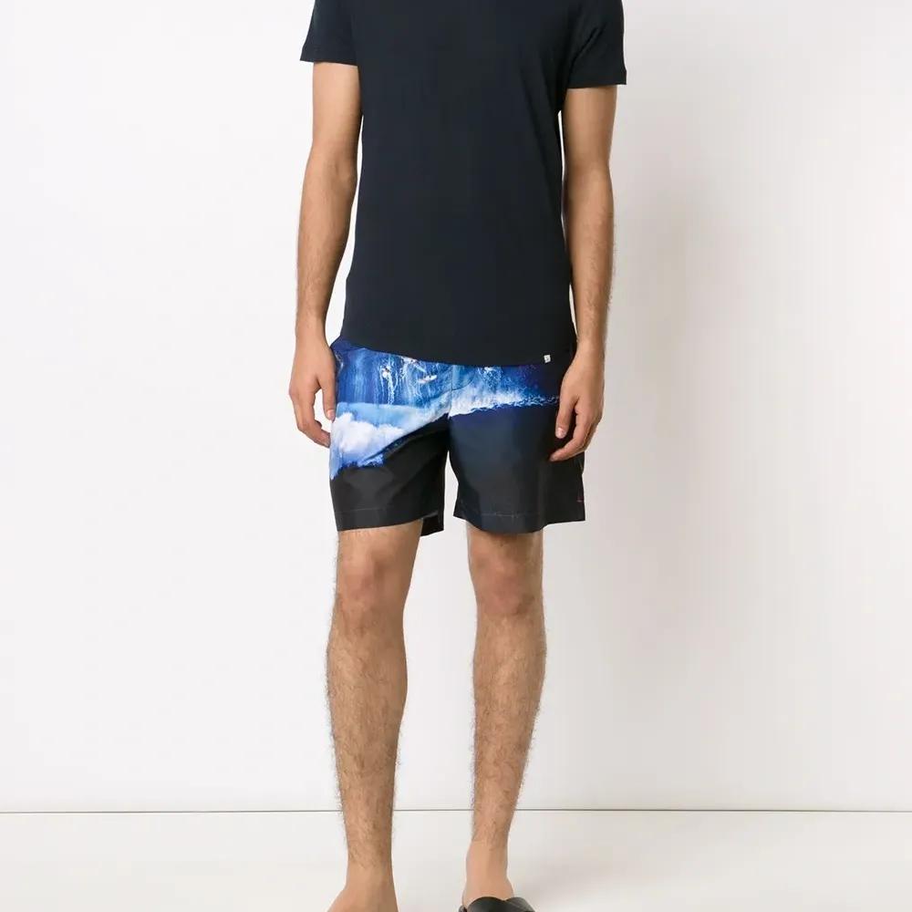 Футболка с  V-образным вырезом