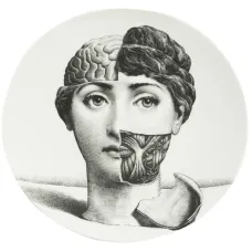 Тарелка с принтом женского портрета