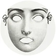 Тарелка с принтом маски