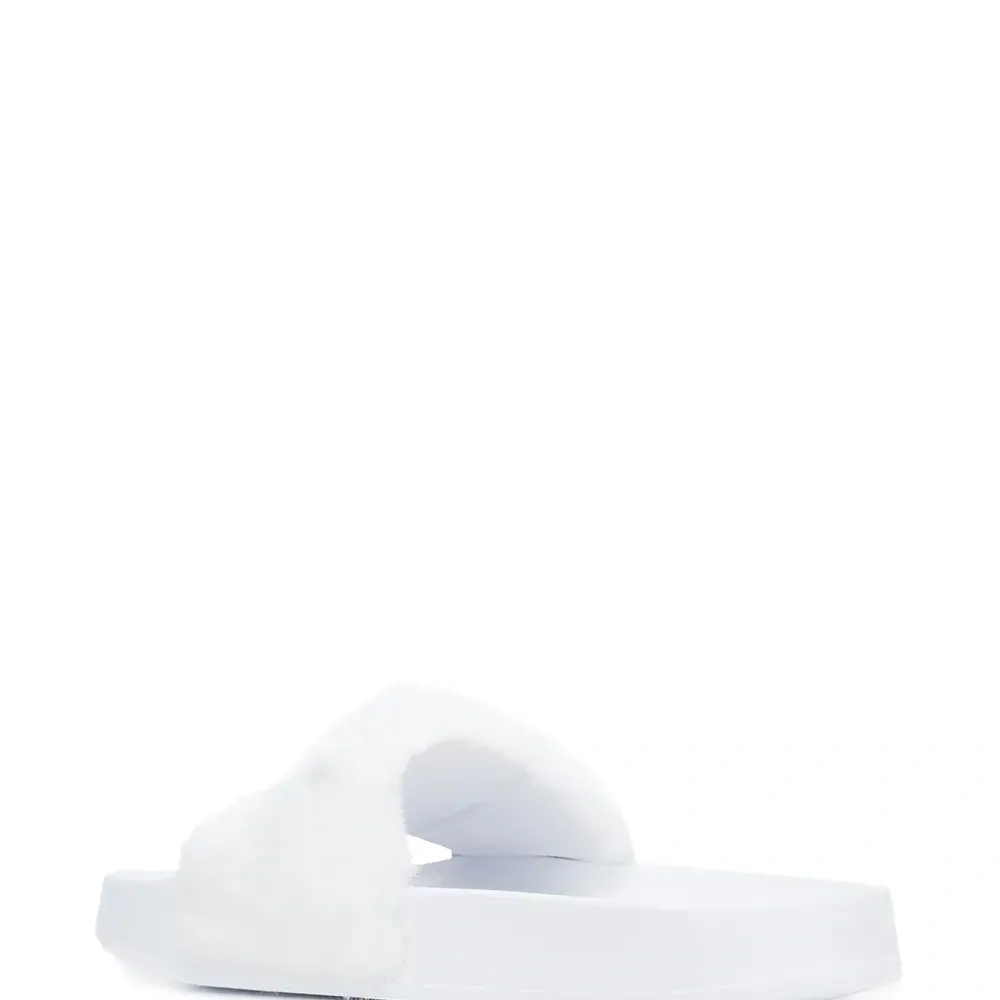 Шлепанцы с меховой отделкой