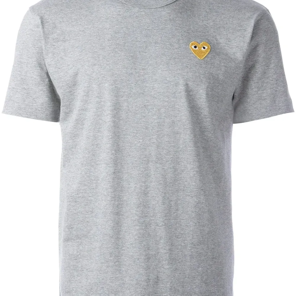 Футболка с нашивкой