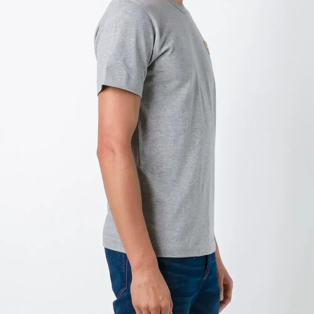 Футболка с нашивкой