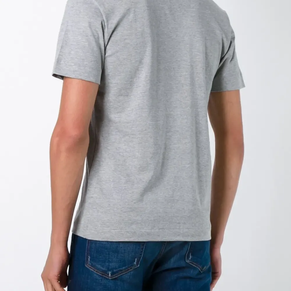 Футболка с нашивкой