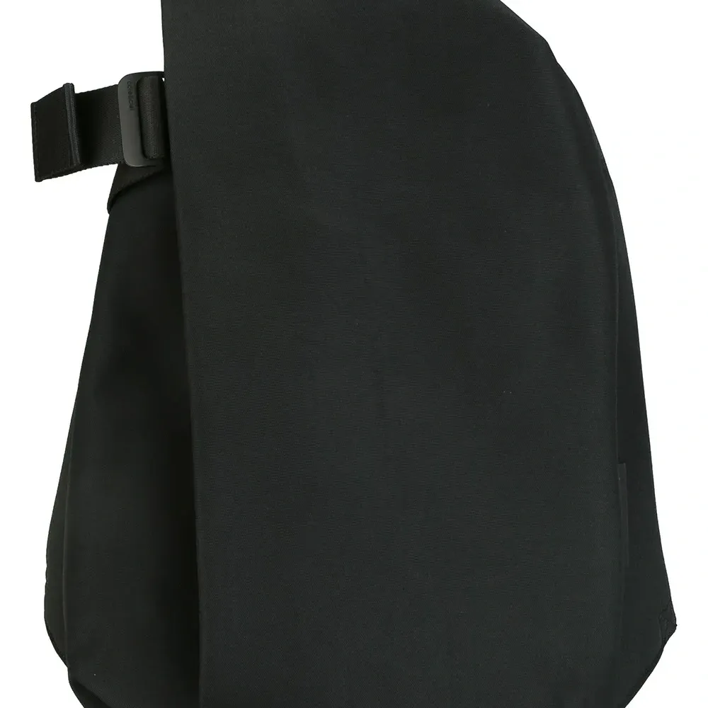 Средний рюкзак с плоской панельной деталью