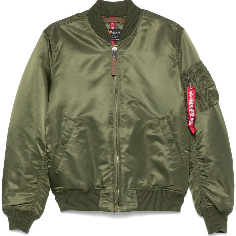 Классическая куртка-бомбер