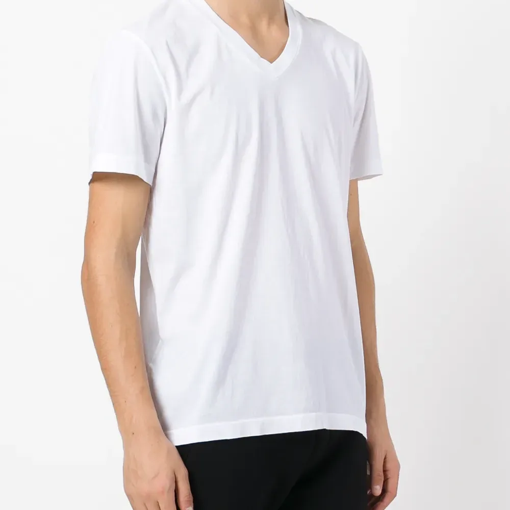 Футболка с V-образным вырезом