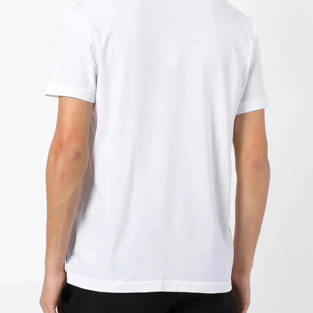 Футболка с V-образным вырезом