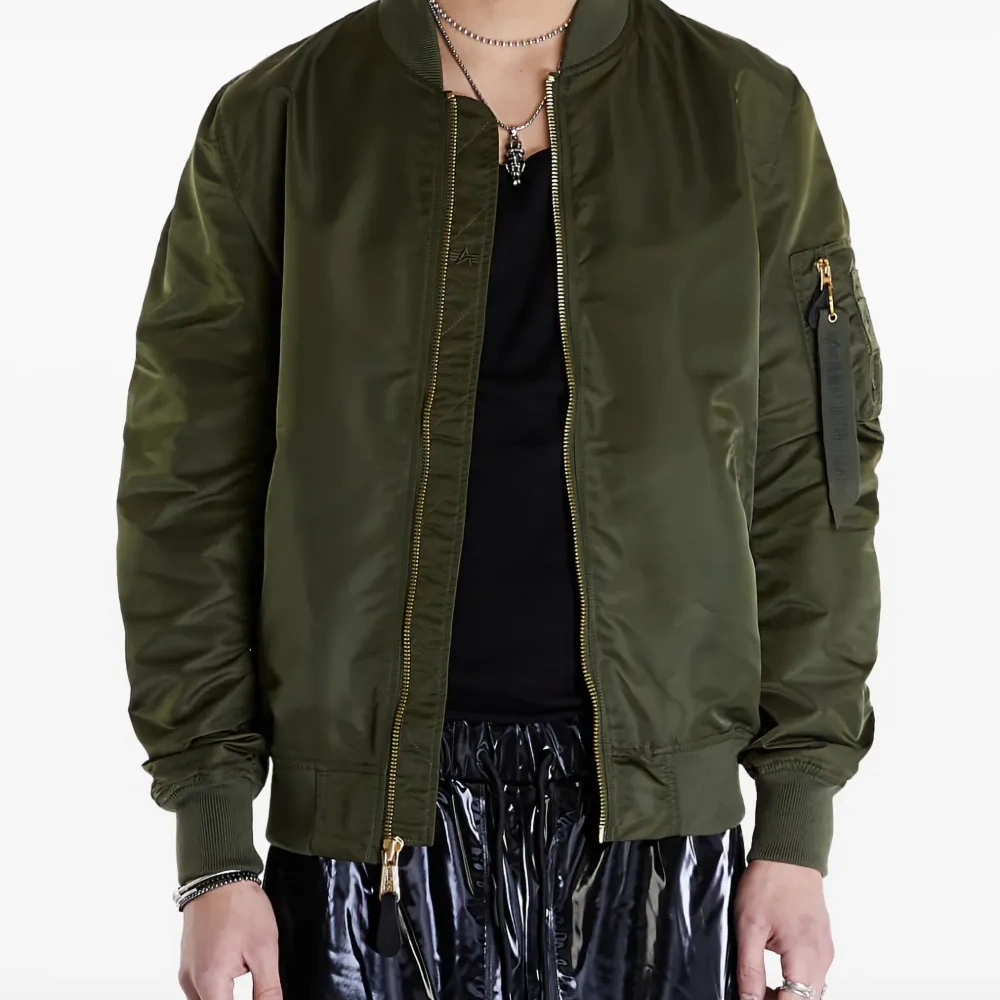 Куртка-бомбер  на молнии