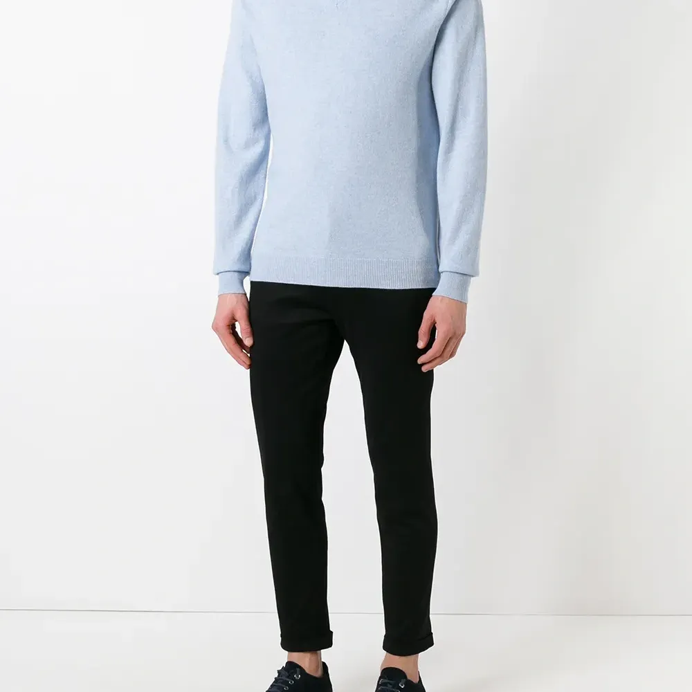 Толстовка с V-образным вырезом