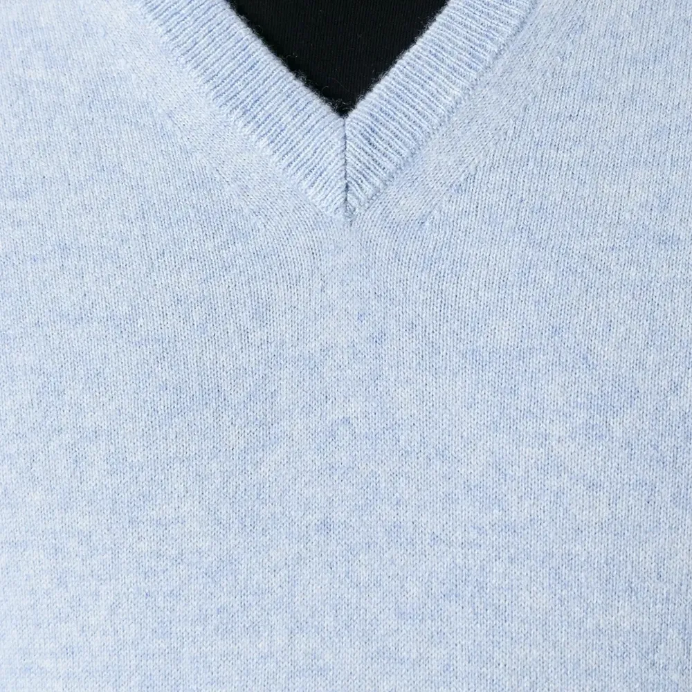 Толстовка с V-образным вырезом