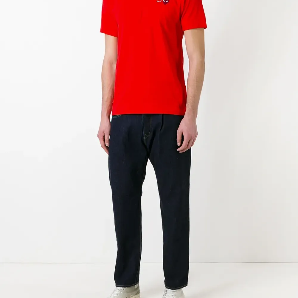 Футболка с вышитым логотипом