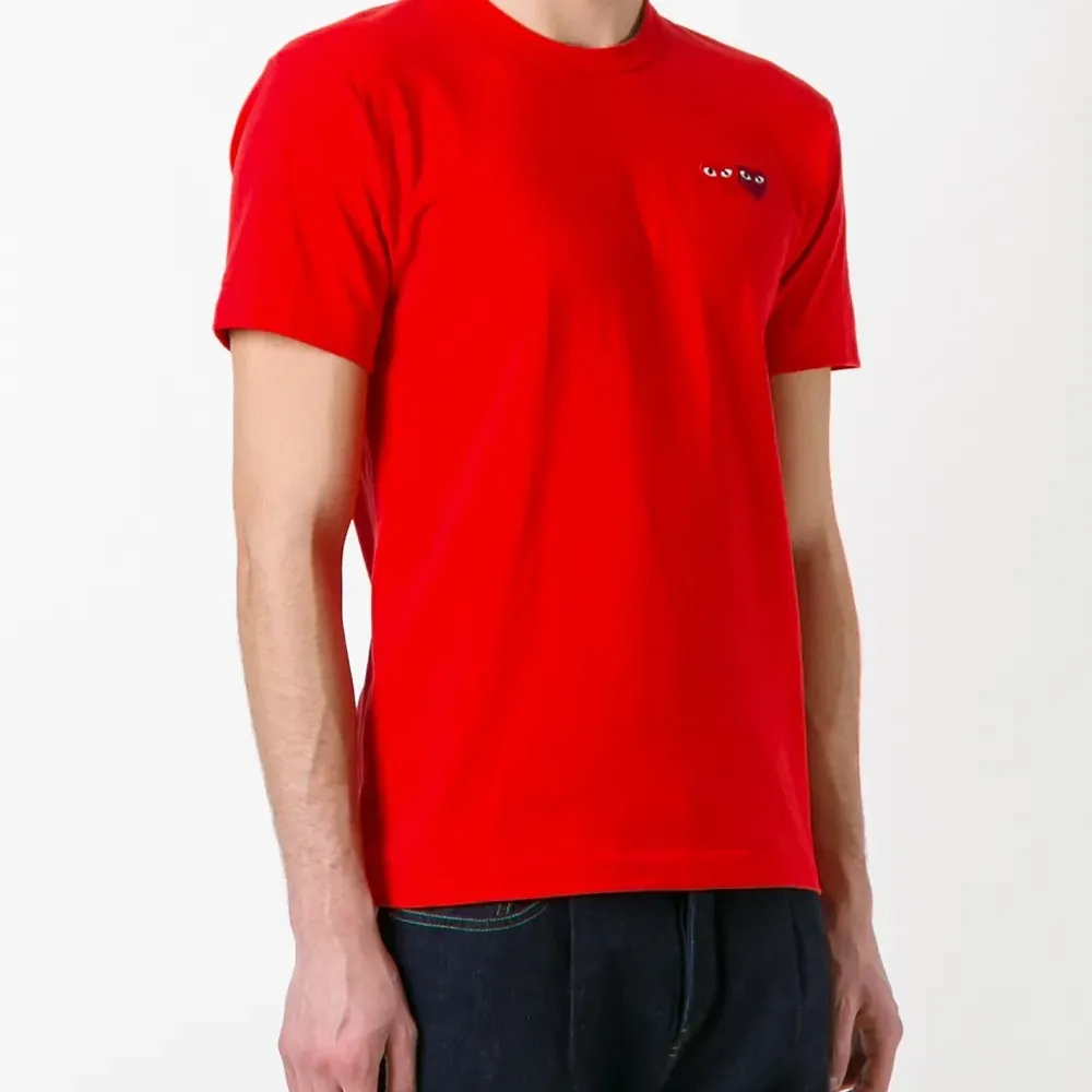 Футболка с вышитым логотипом