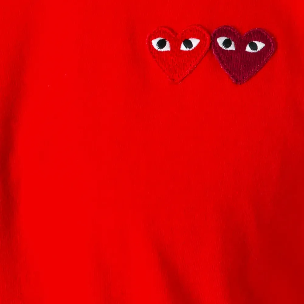 Футболка с вышитым логотипом