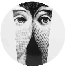 Тарелка с принтом лиц