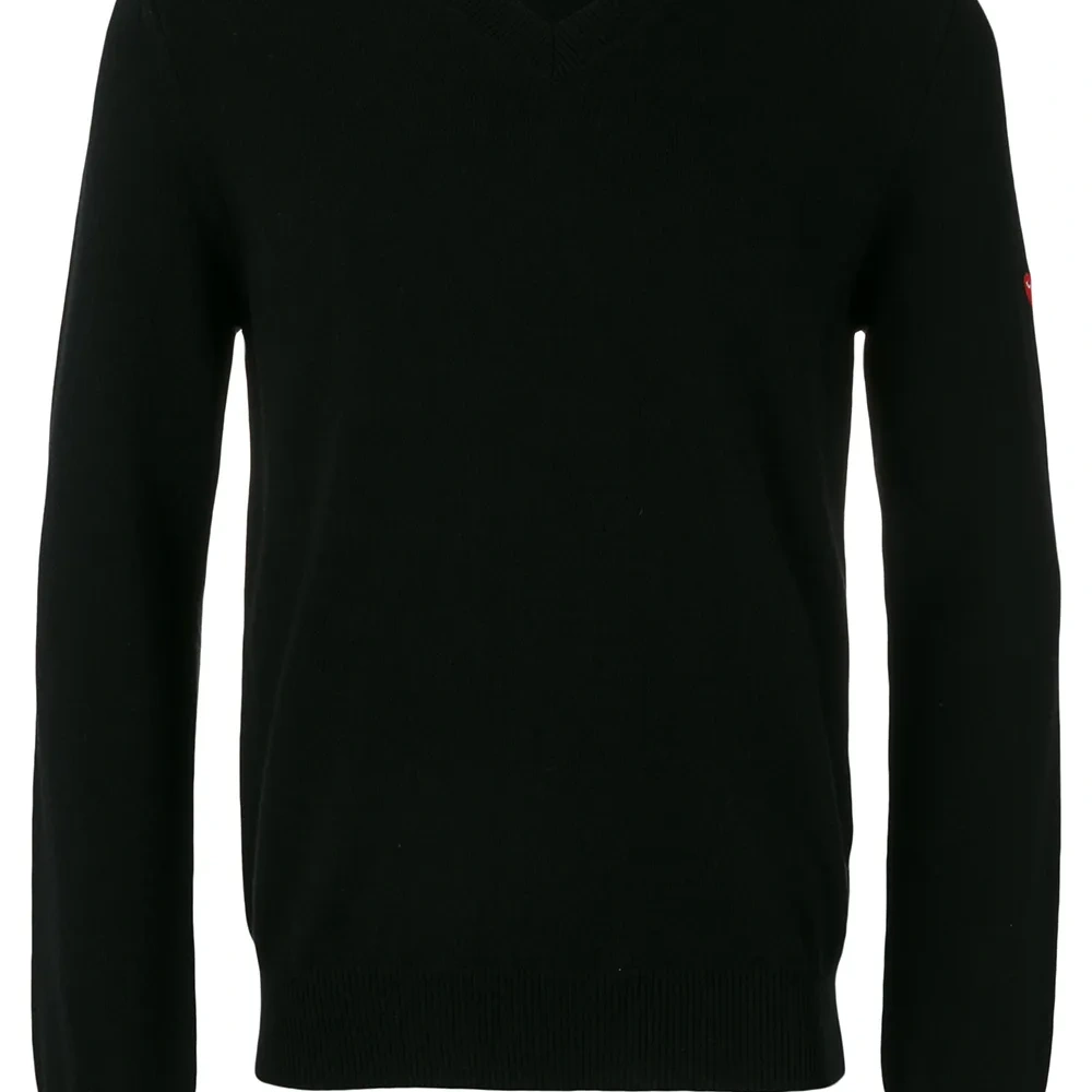 Свитер с нашивкой