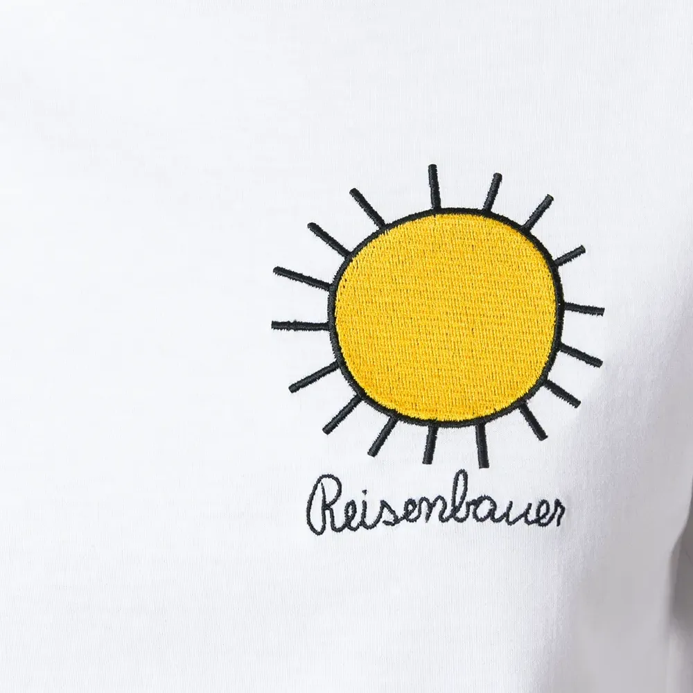 Футболка с вышитым солнцем