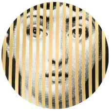 Тарелка с изображением лица и полосками