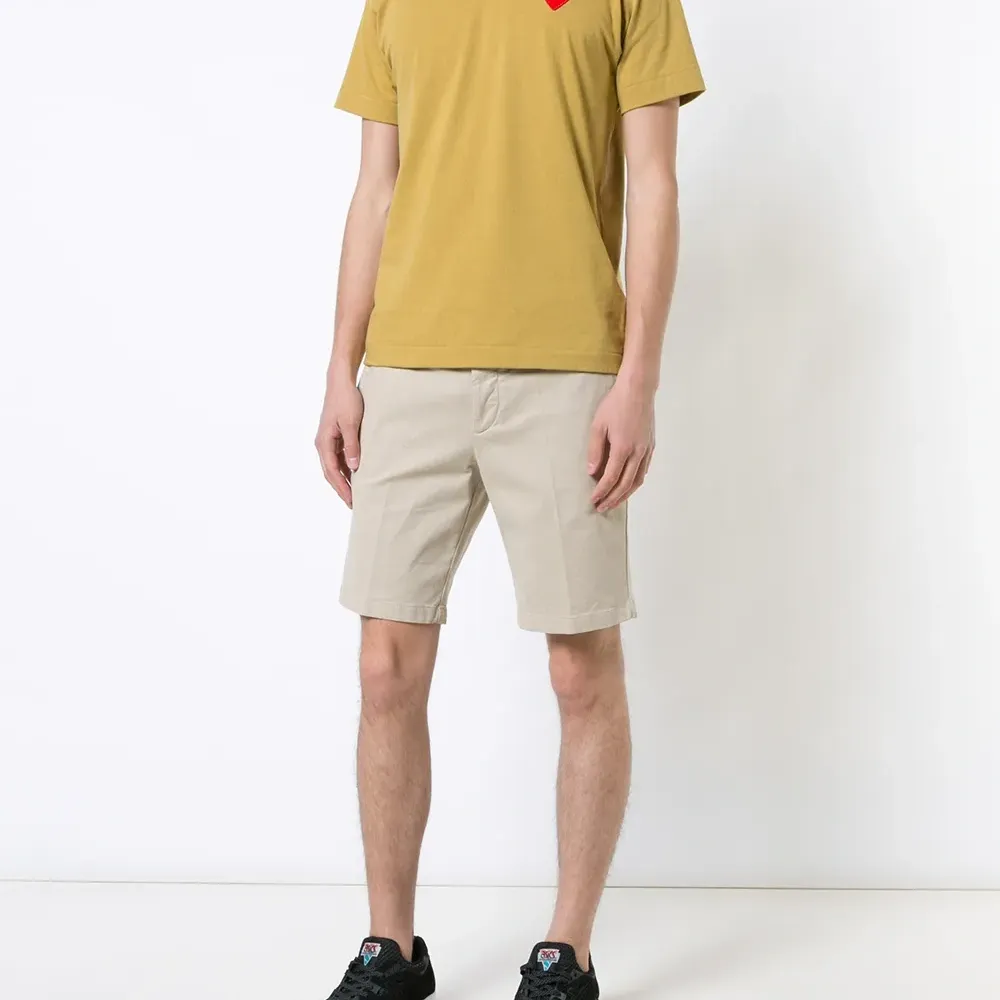 Футболка с нашивкой в виде сердца