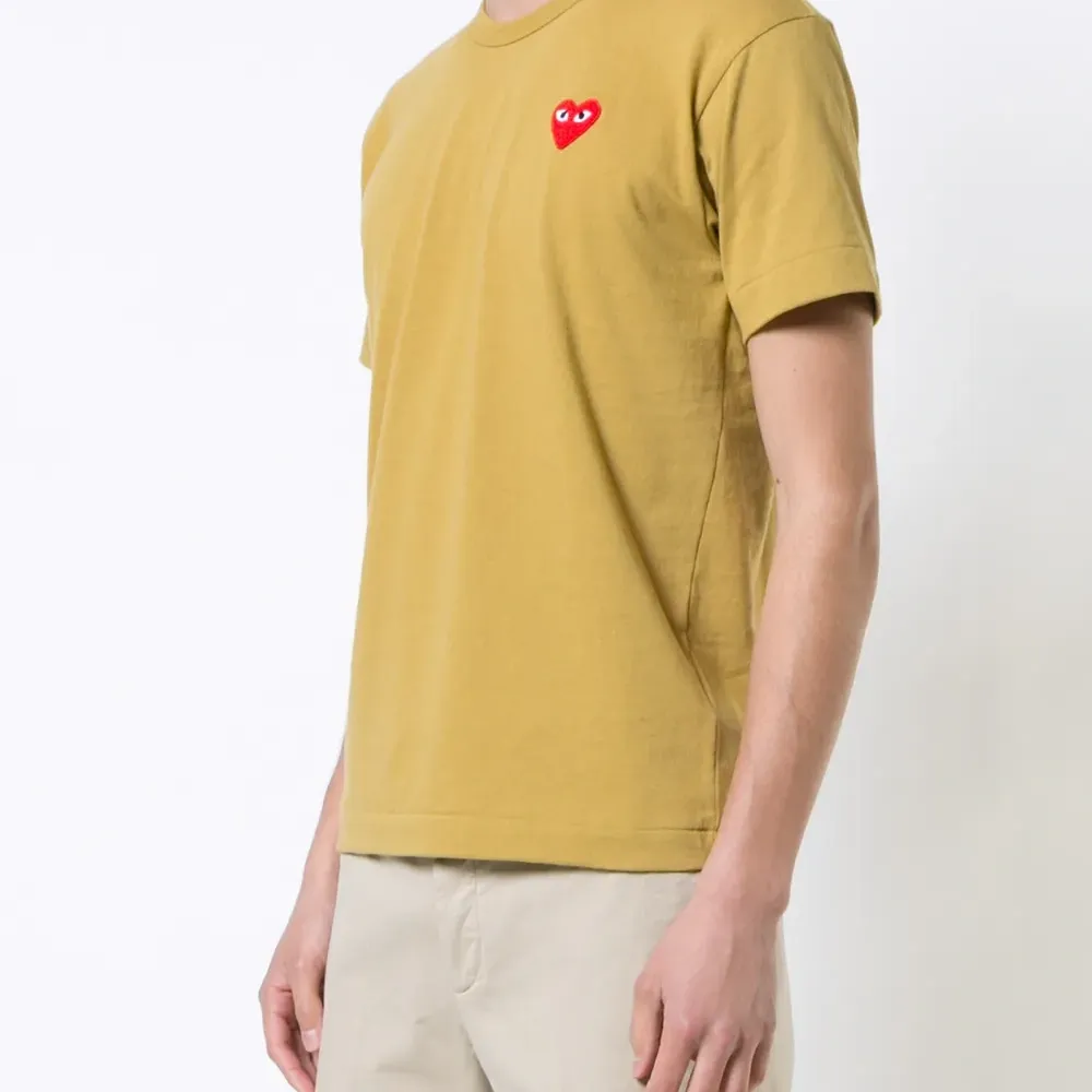 Футболка с нашивкой в виде сердца
