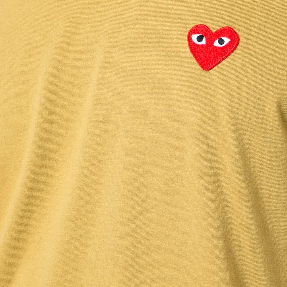 Футболка с нашивкой в виде сердца