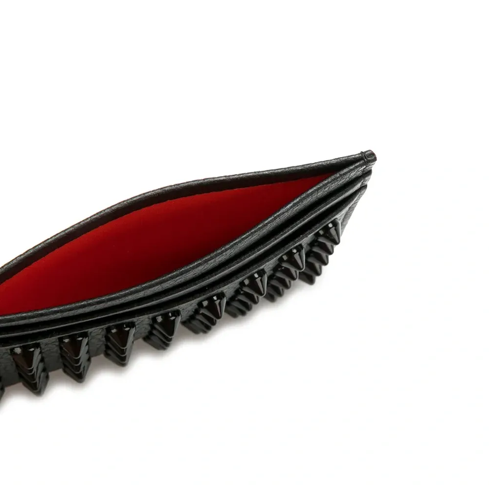 Кредитница с заклепками