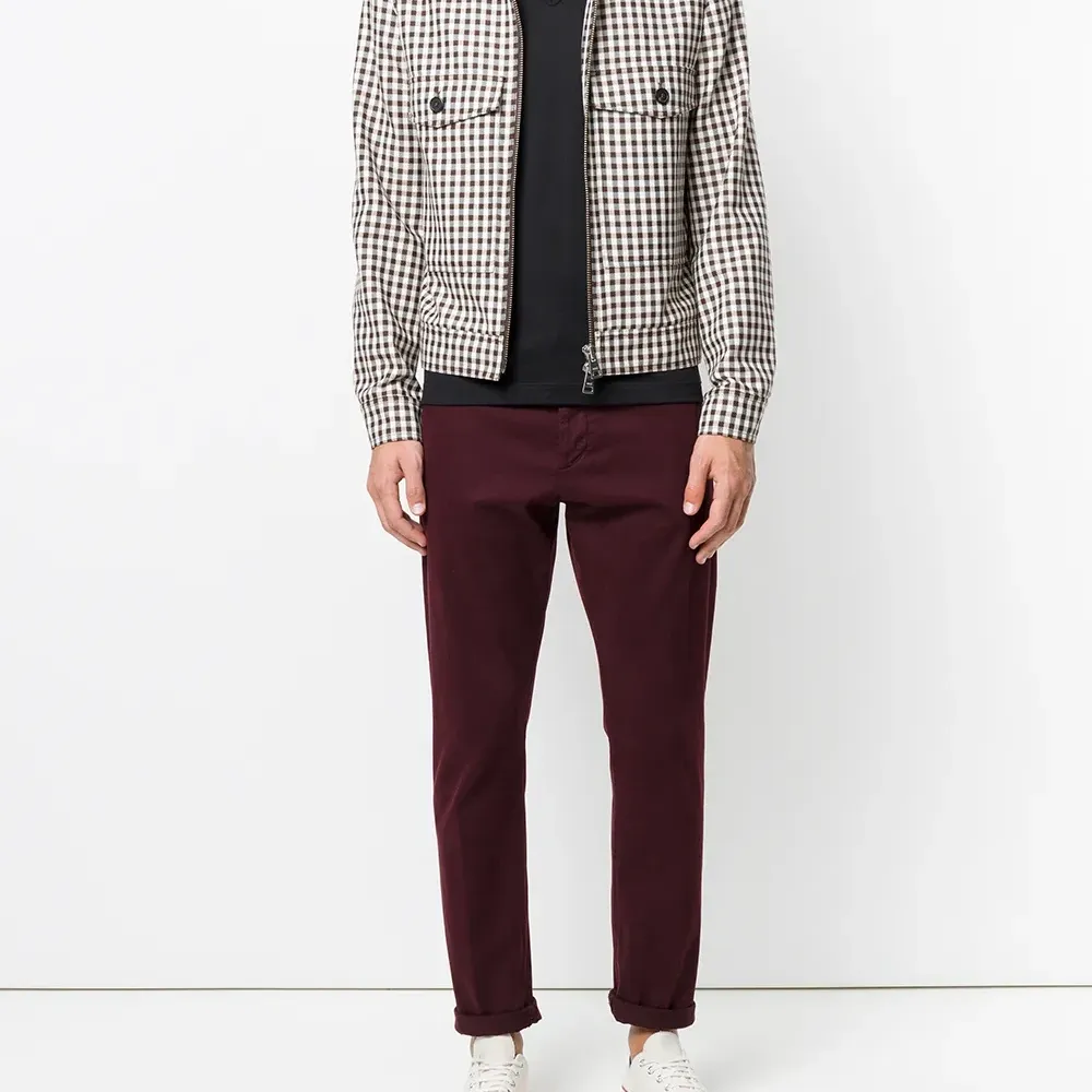 Футболка с V-образным воротником