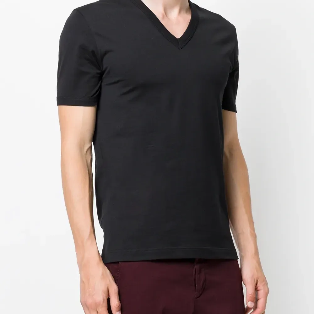 Футболка с V-образным воротником