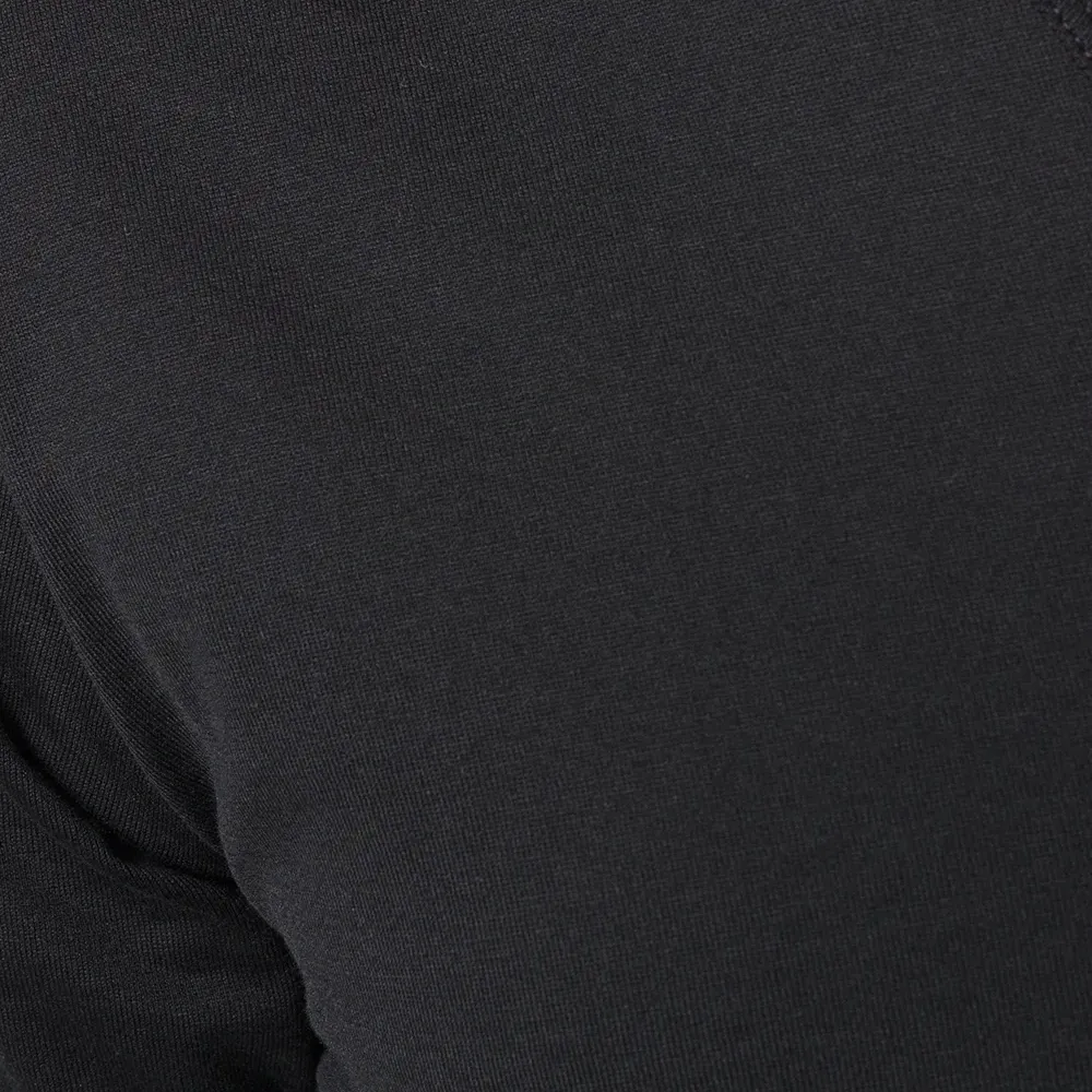 Футболка с V-образным воротником