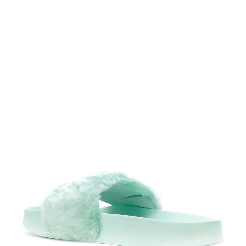 Шлепанцы с меховой отделкой