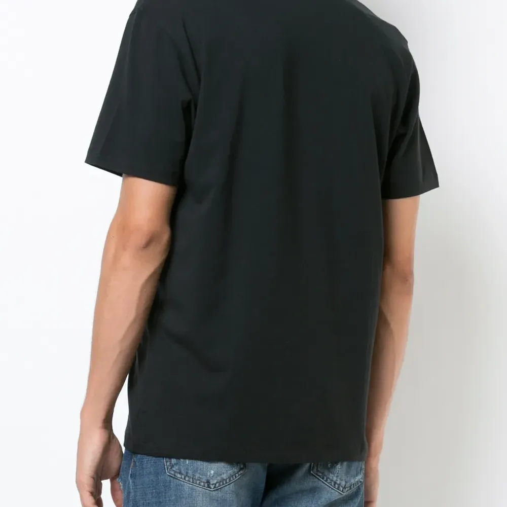 Футболка с V-образным вырезом