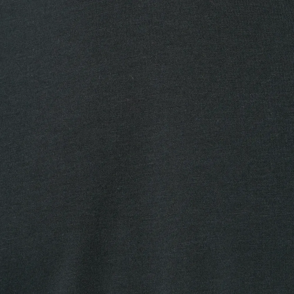 Футболка с V-образным вырезом