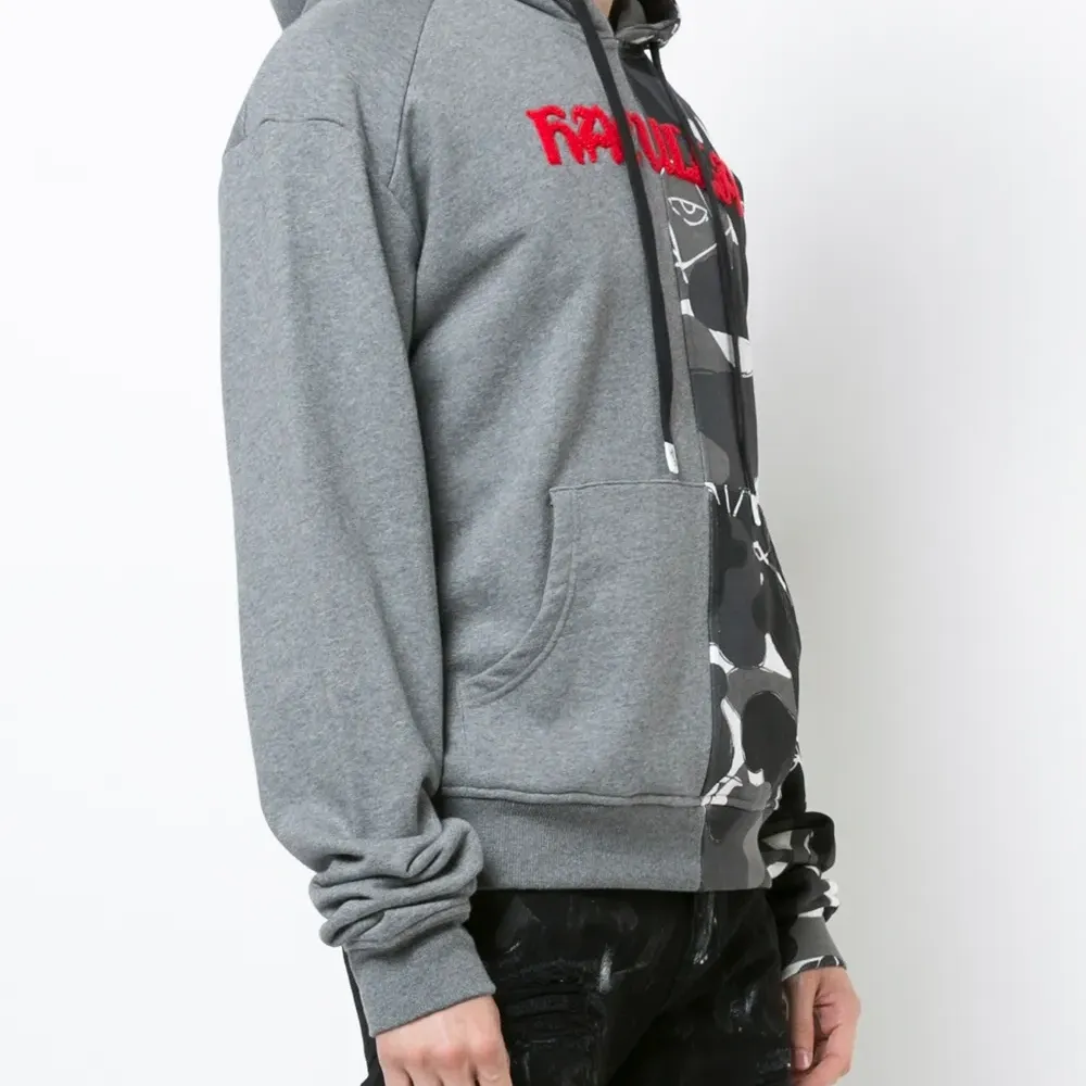 Худи с камуфляжной вставкой