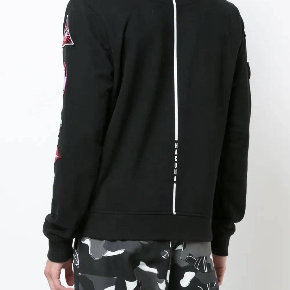 Толстовка с заплаткой