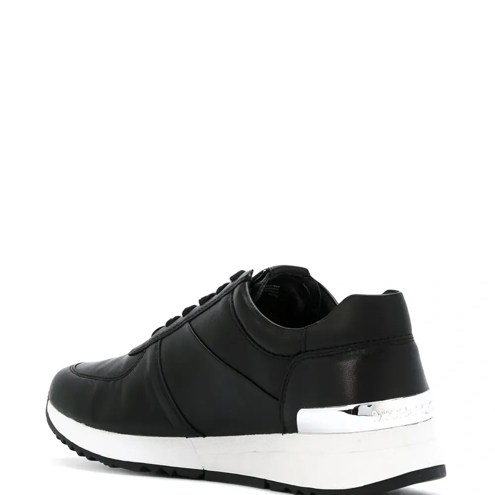 Кроссовки на шнуровке с логотипом