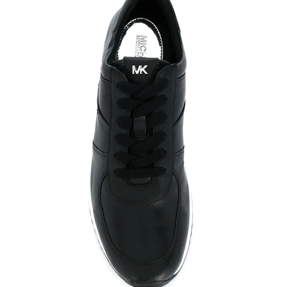 Кроссовки на шнуровке с логотипом