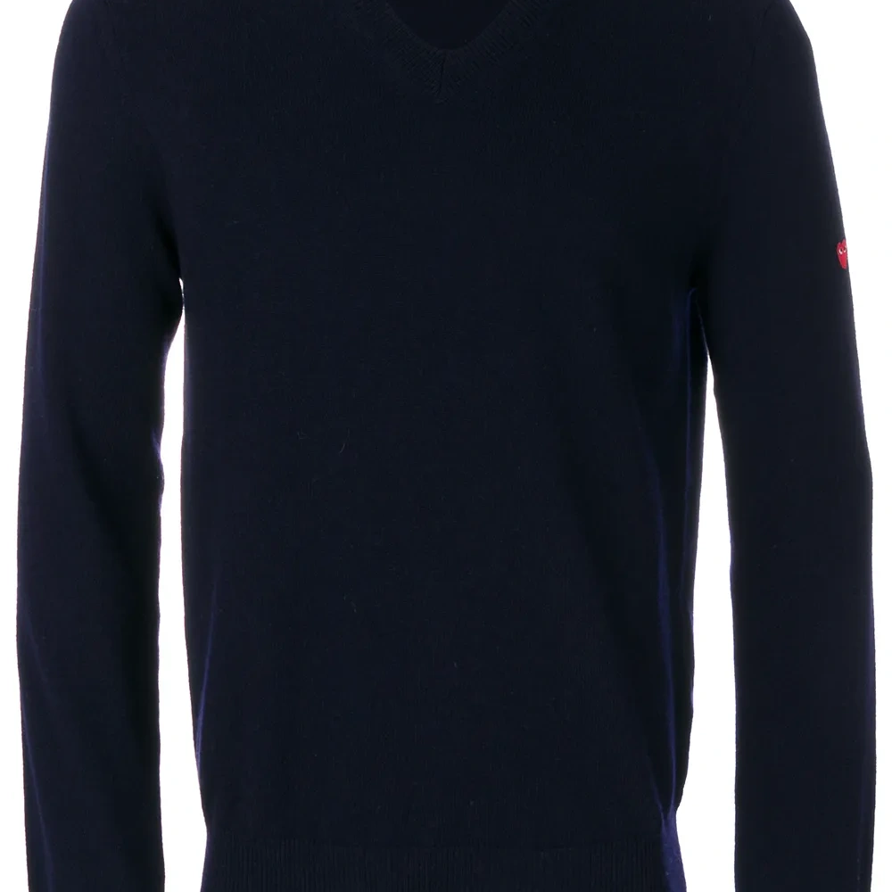 Свитер с нашивкой