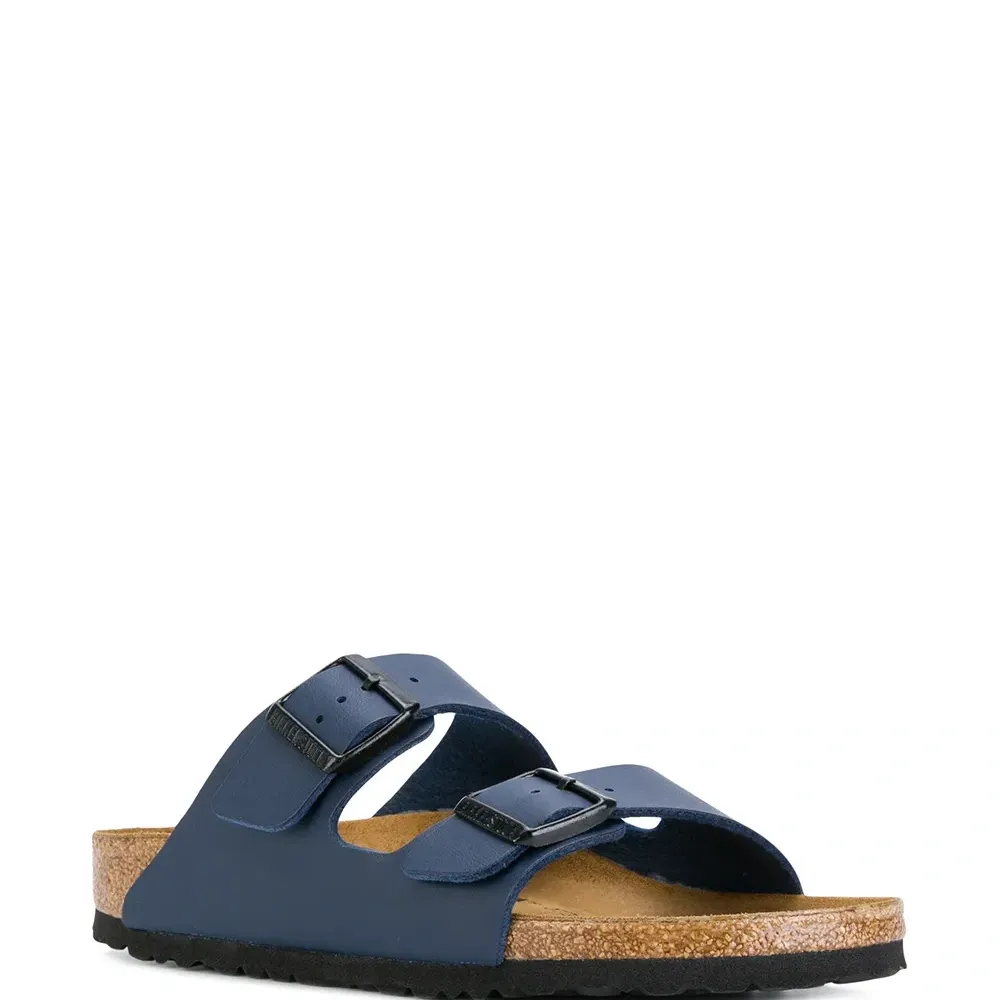 Сандалии с ремешками с пряжками